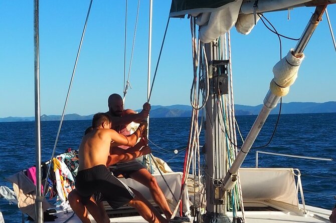 2-Night Whitsundays Sailing Cruise incl. Whitehaven Beach & Great Barrier Reef - Crew leadership and how the trip runs day to day