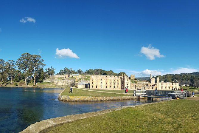 7-Day Super Value Tour of Tasmania: Explore Tasmania's West and East Coasts - Cradle Mountain day: Dove Lake and Marion’s Lookout, the two big hike tests