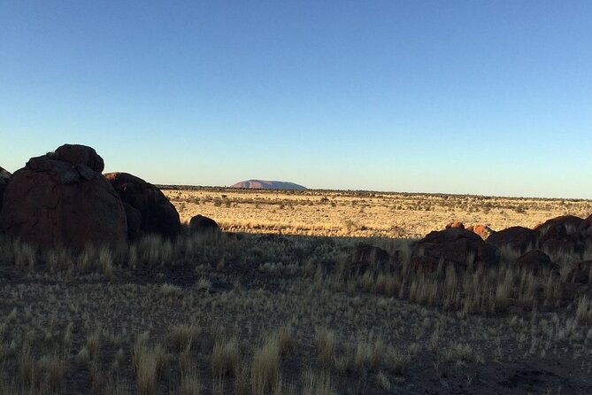 Aboriginal Homelands Experience - The sunset sand dune: views of Uluru and Kata Tjuta