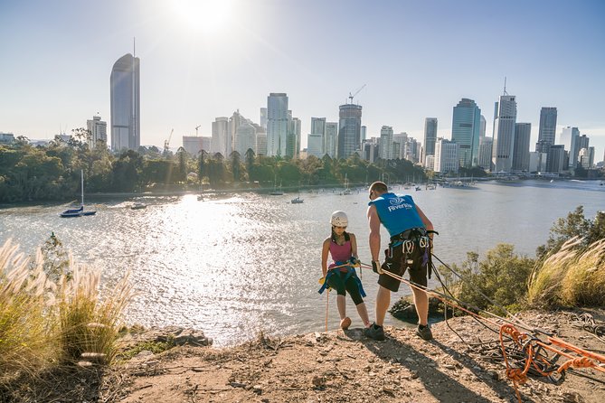 Abseiling the Kangaroo Point Cliffs in Brisbane - Riverlife Adventure Centre to the cliff park: what the flow looks like