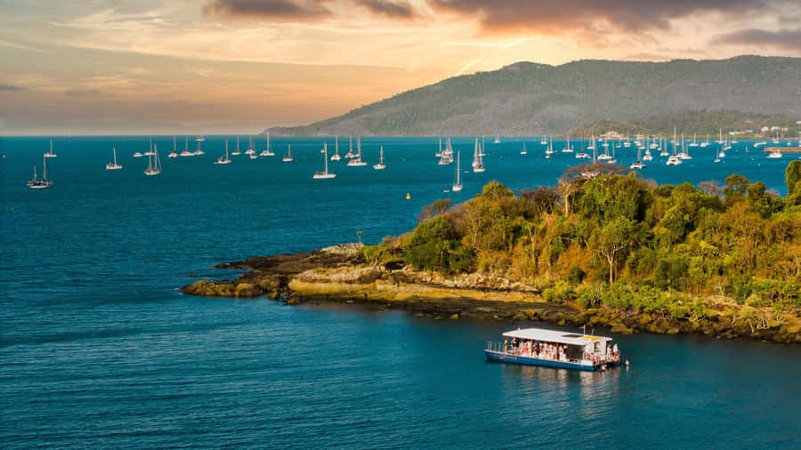 Airlie Beach: 2-Hour Sunset Cruise with Sparkling Wine - What’s actually included: one glass of bubbly and a real nibble platter