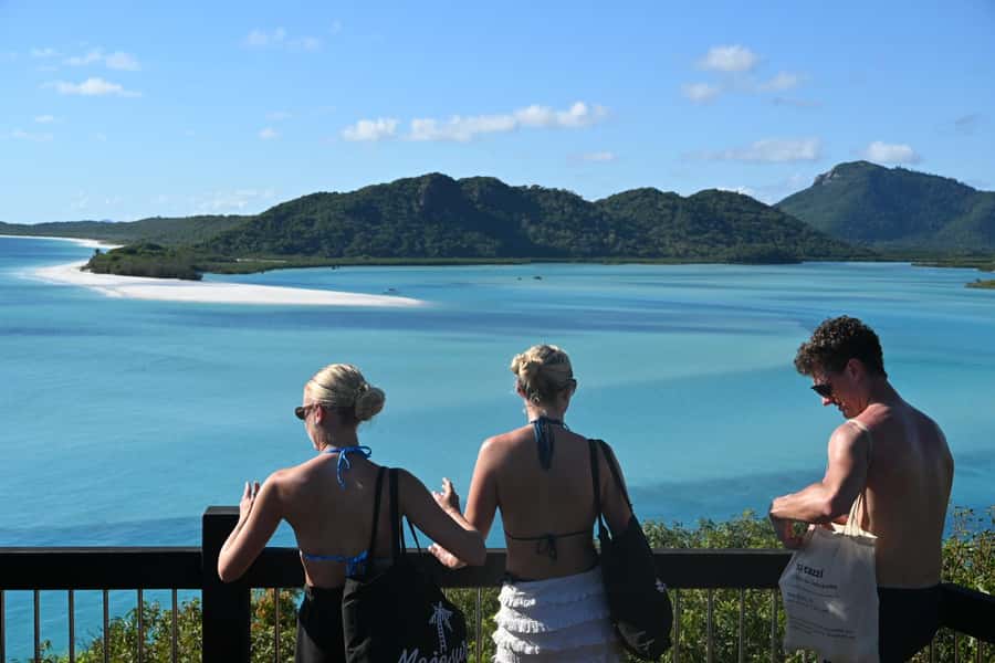 Airlie Beach: 2-Night Whitsundays Sailing Trip with Meals - Whitehaven Beach at the right hour, plus Hill Inlet Lookout