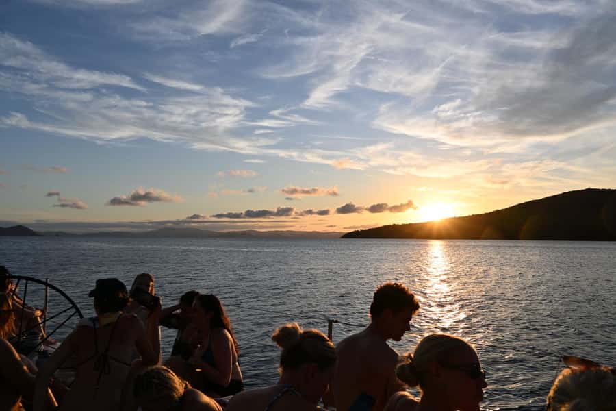 Airlie Beach: 2-Night Whitsundays Sailing Trip with Meals - Meals onboard: where this trip punches above its weight