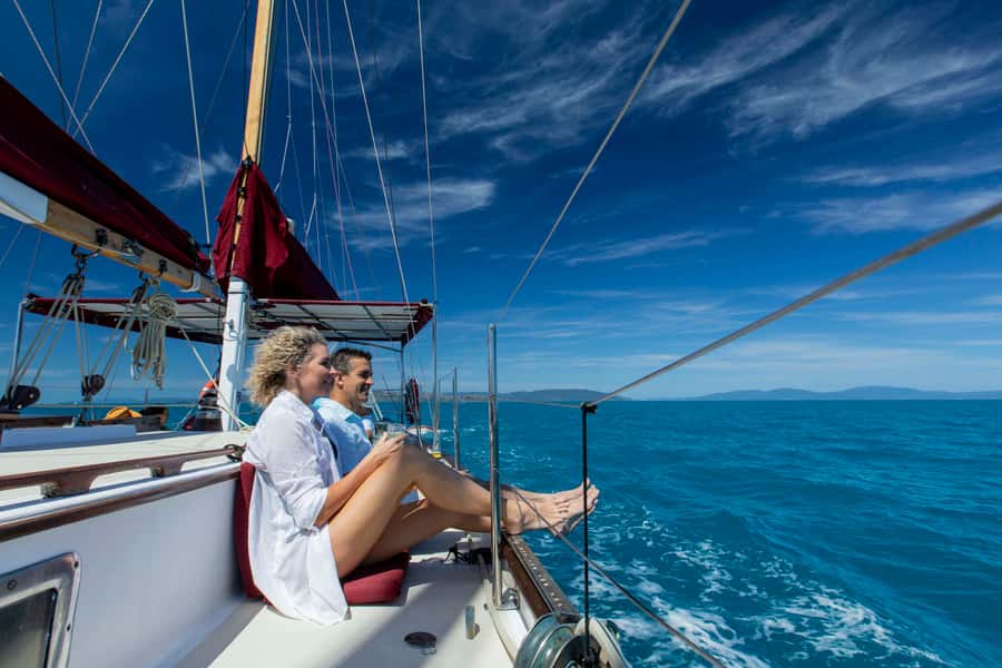 Airlie Beach: Adults-Only Whitehaven Beach Sailing Tour - Sunset return to Airlie Beach: sparkling wine and antipasto