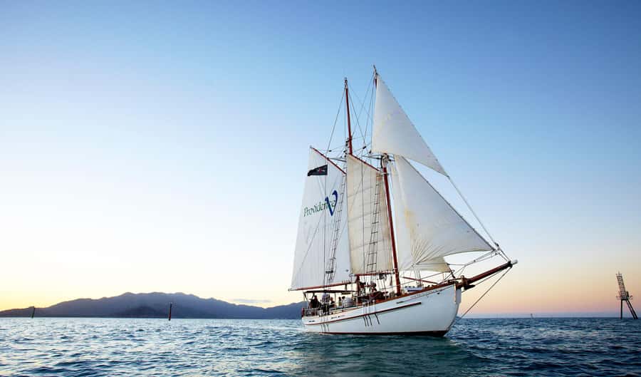 Airlie Beach: Providence Whitehaven Day Sail with Snorkeling - Sailing across the Whitsunday Passage to Tongue Bay