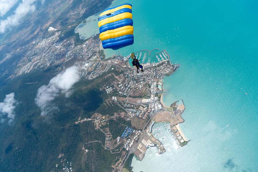 Airlie Beach: Tandem Skydive over the Whitsundays - Freefall, Canopy Time, and Steering the Parachute