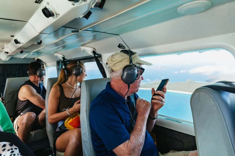 Airlie Beach: Whitsundays & Heart Reef Scenic Flight - Group size and the window-seat reality