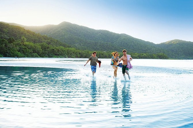 AIRPORT TRANSFER between Cairns Airport & Port Douglas (6am-5pm) - The Cairns Airport T2 pickup and Port Douglas door-to-door drop