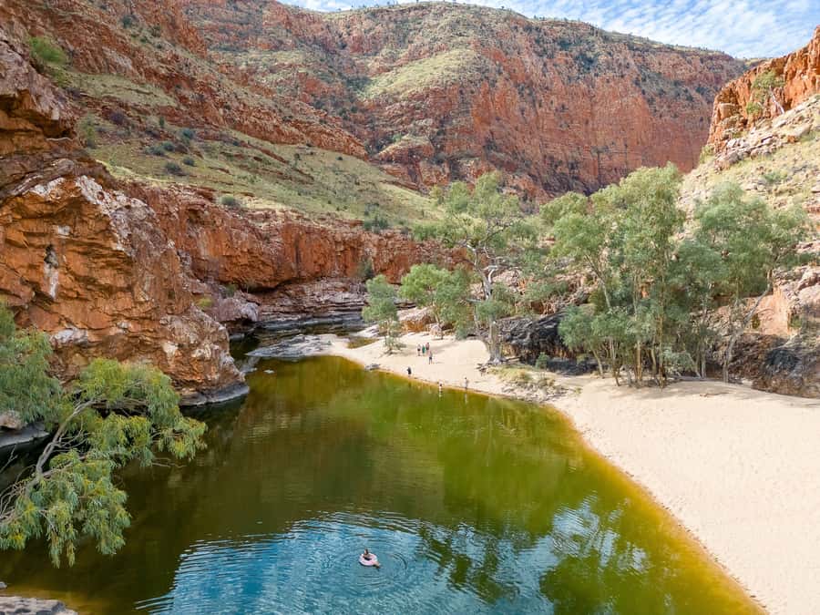 Alice Springs: West MacDonnell Ranges & Standley Chasm Tour - Ochre Pits in West MacDonnell National Park: why ochre matters