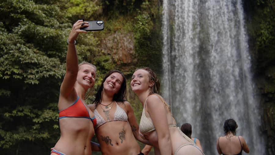 Atherton Tablelands: Lakes, Waterfalls, Rainforest Day Tour - What the guide and driver add to the value