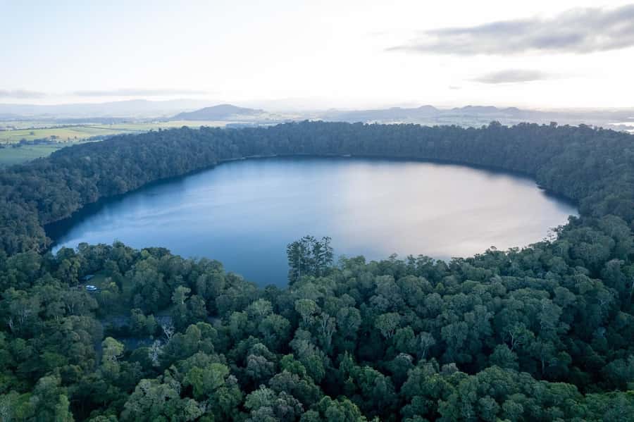 Atherton Tablelands: Lakes, Waterfalls, Rainforest Day Tour - Josephine Falls and its rock slide moment
