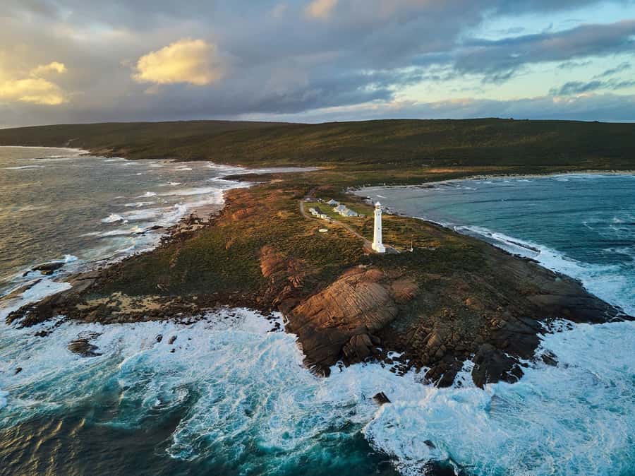 Augusta: Cape Leeuwin Lighthouse Tour - Climbing the tallest mainland lighthouse, and how to handle the stairs