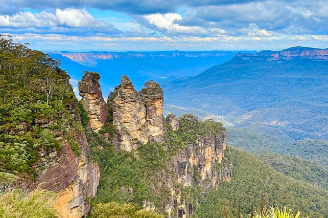 Blue Mountains Small Group Tour with Waterfall Walk & Fresh Lunch - The morning rhythm: Haymarket pickup and the drive to the first lookouts