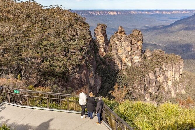 Blue Mountains Sunset Nature-based & Waterfall Tour from Sydney - The mini-coach setup: small group feel, USB, WiFi, and good timing