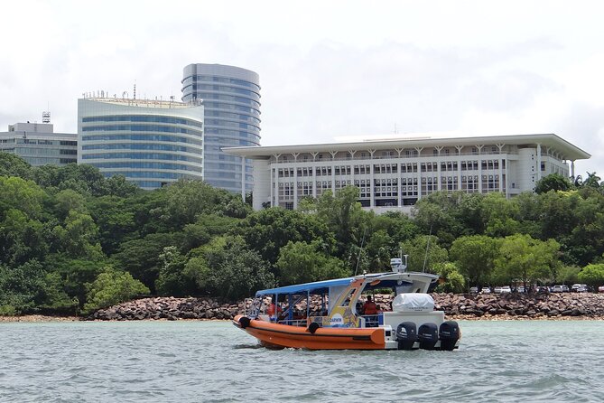 Bombing of Darwin World War II Tour with Harbour Cruise - The bus and live narration: how the pieces fit together