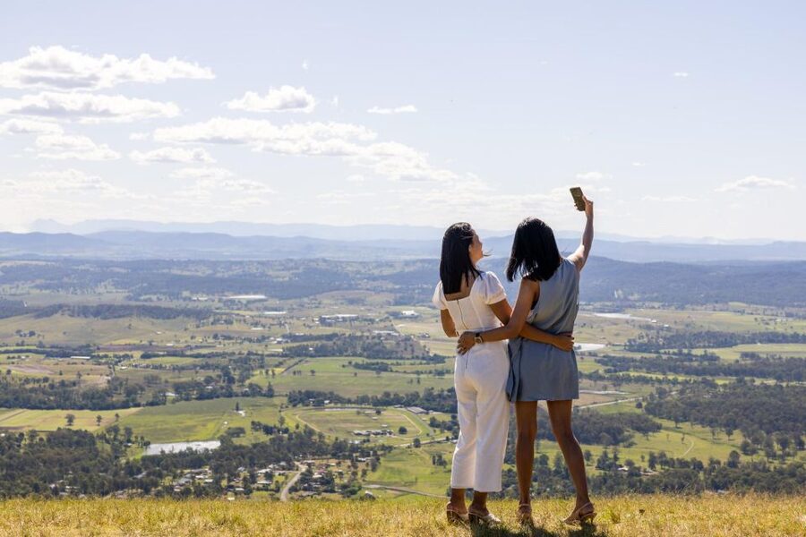 Brisbane: Tamborine Mountain Local Winery Tour with Lunch - Cedar Creek Winery: a cellar-door start with time to taste