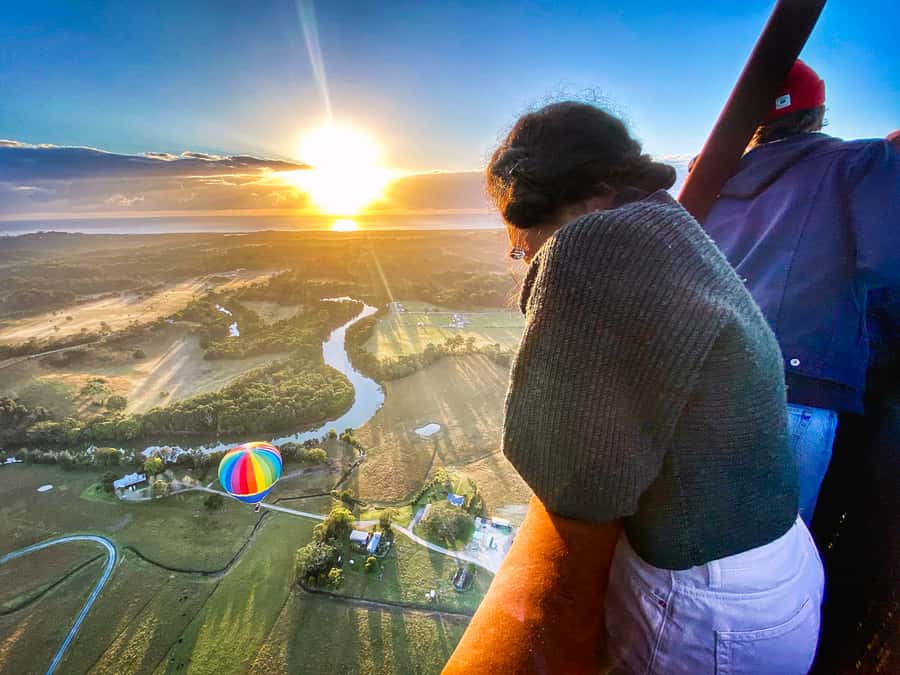Byron Bay: Sunrise Hot Air Balloon Flight with Breakfast - What to bring (and what to wear) for a comfortable, photo-ready morning
