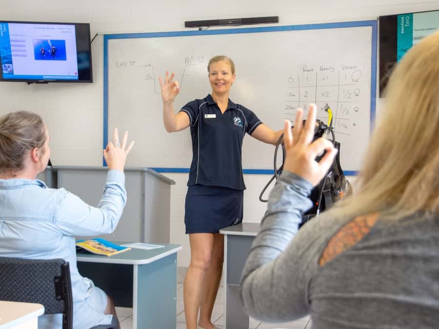 Cairns: 4-Day PADI Open Water Course - Days 1 and 2 in the pool and classroom: what the course teaches you