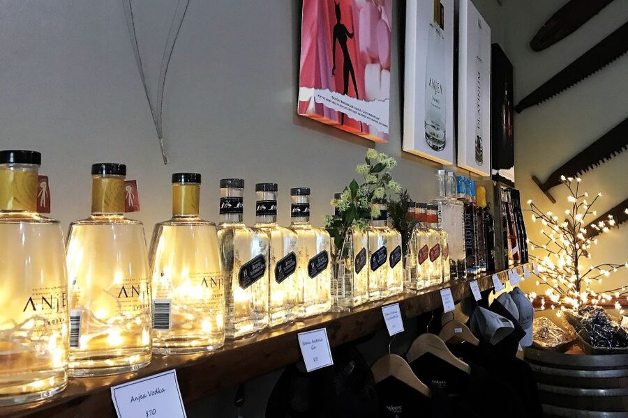 Cairns: Atherton Tablelands Full-Day Adventure - Mt Uncle Distillery: award-winning spirits with local botanicals
