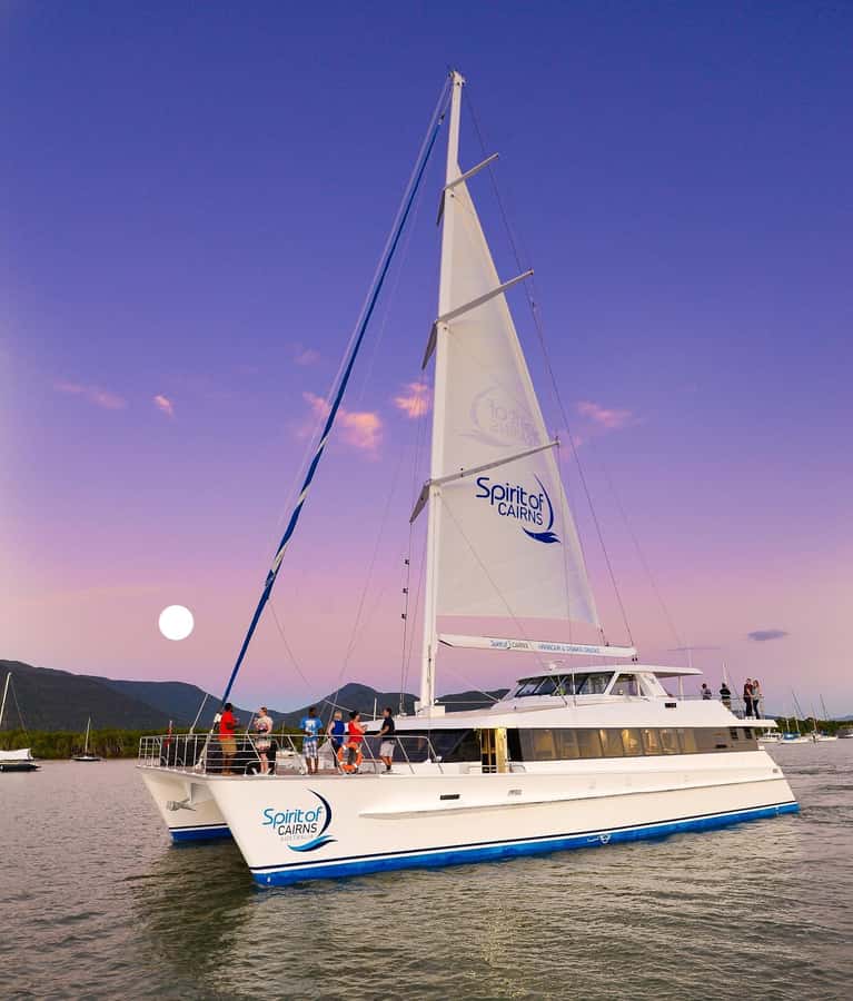 Cairns: Spirit of Cairns Dinner Cruise - Open decks plus indoor comfort, so you can chase views all night