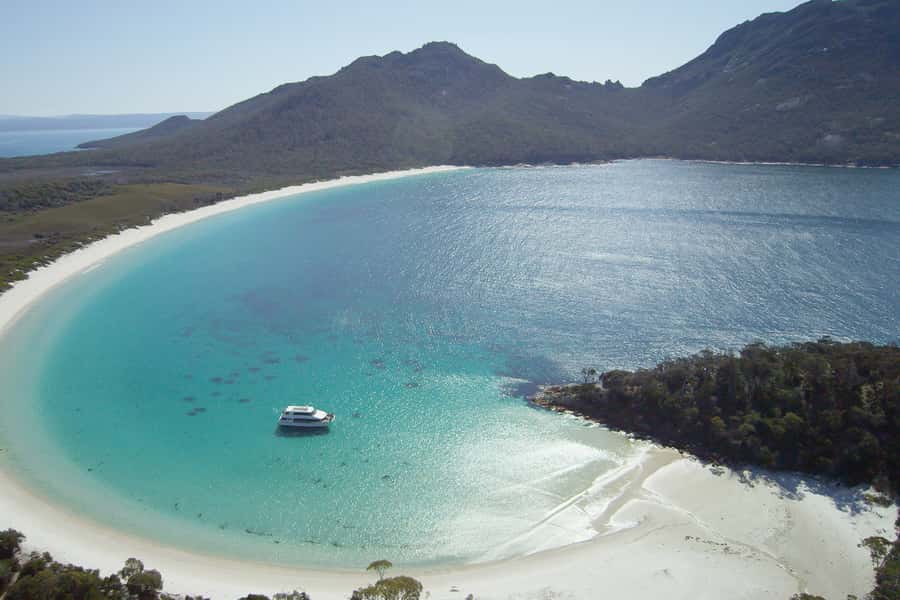 Coles Bay: Wineglass Bay Adults-Only Cruise with Lunch - The Wineglass Bay run: what makes the scenery work on water