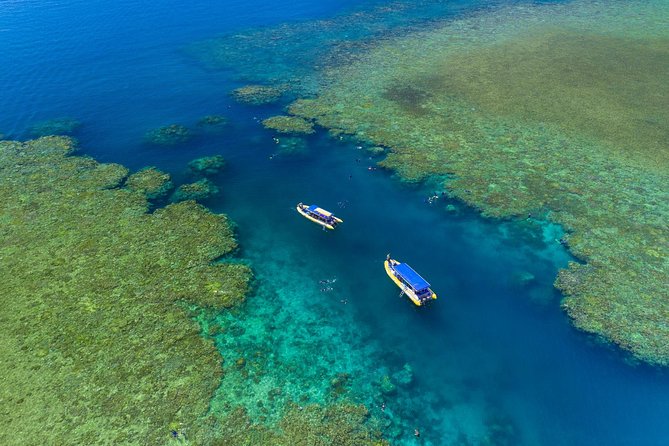 Fly Raft Package: Whitehaven Beach, Snorkel and Scenic Flight - Hill Inlet and Whitehaven Beach: how the ground stops balance the flight