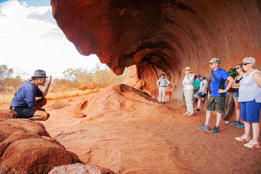 From Alice Springs: Day Trip to Uluru with BBQ Dinner - Mount Connor Lookout, a viewpoint stop that breaks up the day