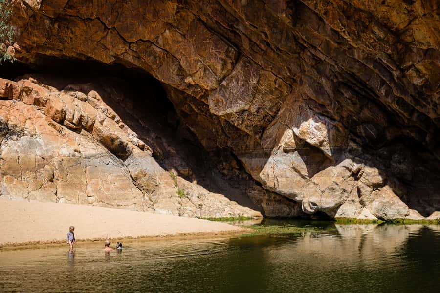 From Alice Springs/Yulara: 4-Day Red Centre 4WD Camping Tour - Camps, comfort levels, and the swag versus safari tent choice