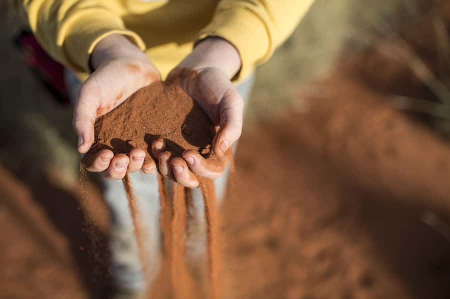 From Alice Springs/Yulara: 4-Day Red Centre 4WD Camping Tour - Walks, heat, and who this tour is a good fit for