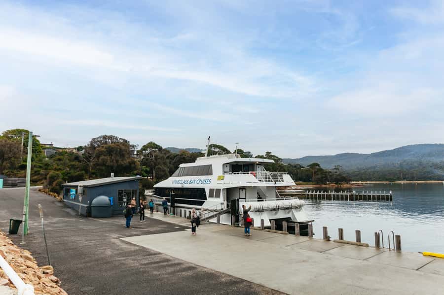 From Coles Bay: Wineglass Bay Cruise with Lunch - Coles Bay to Wineglass Bay: the half-day viewpoint shift