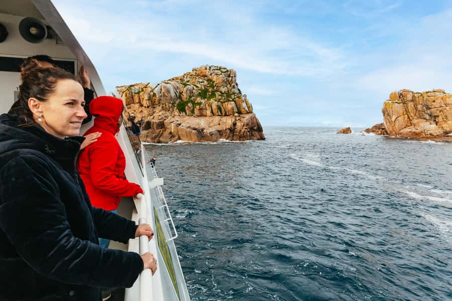 From Coles Bay: Wineglass Bay Cruise with Lunch - Schouten Passage II comfort: Vista Lounge, Sky Lounge, and deck time