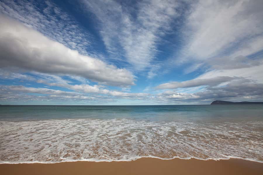 From Hobart: Full-Day Bruny Island Tour with Guide - Cape Bruny Lighthouse and Truganini Lookout: wind-ready viewpoints