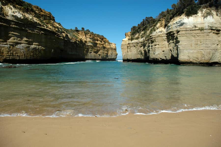 From Melbourne: Great Ocean Road, 12 Apostles, Wildlife Tour - Pole House and the Great Ocean Road sign, the small stops that land
