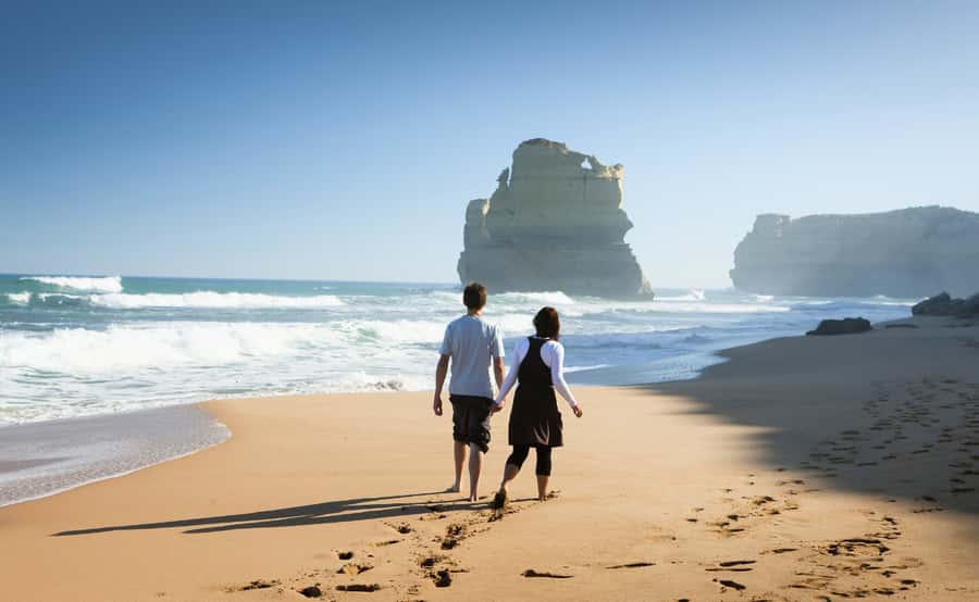 From Melbourne: Great Ocean Road Full-Day Guided Trip - Colac dinner break and the long return to Melbourne