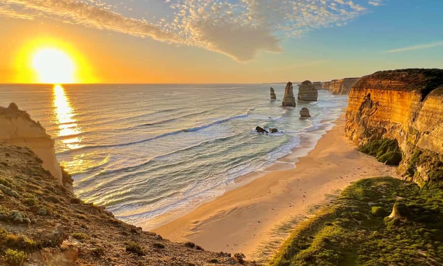From Melbourne: Great Ocean Road Full-Day Sunset Tour - Kennett River for koalas and native birds: where patience pays