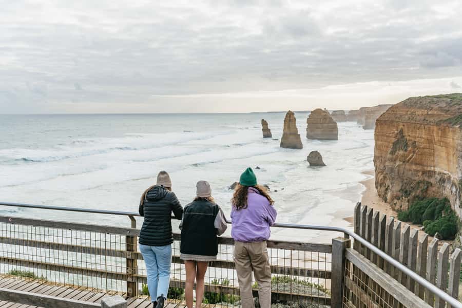 From Melbourne: Small-Group Great Ocean Road Day Trip - Apollo Bay lunch at the wharf, fish and chips that are meant to be eaten