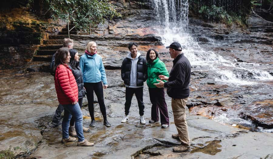 From Sydney: Blue Mountains Bushwalks & Featherdale Tour - Katoomba or Leura lunch, a one-hour pause with local recommendations