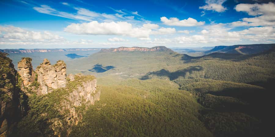 From Sydney: Blue Mountains Bushwalks & Featherdale Tour - Three Sisters at Echo Point, the iconic stop with the story behind it