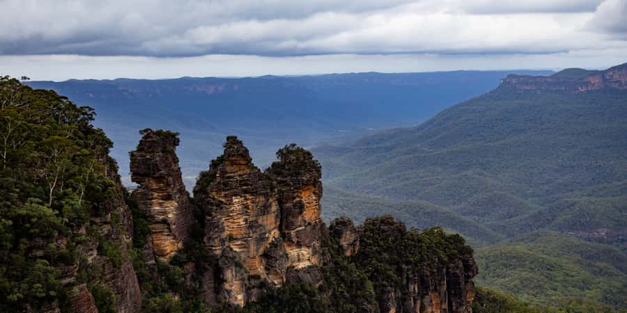 From Sydney: Blue Mountains, Scenic Railway, & Sydney Zoo - Echo Point and the Three Sisters: your quick, iconic viewpoint hit