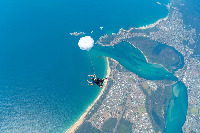 From Sydney: Tandem Skydive Experience over Newcastle Beach - What happens on the day: check-in, briefing, harnessing