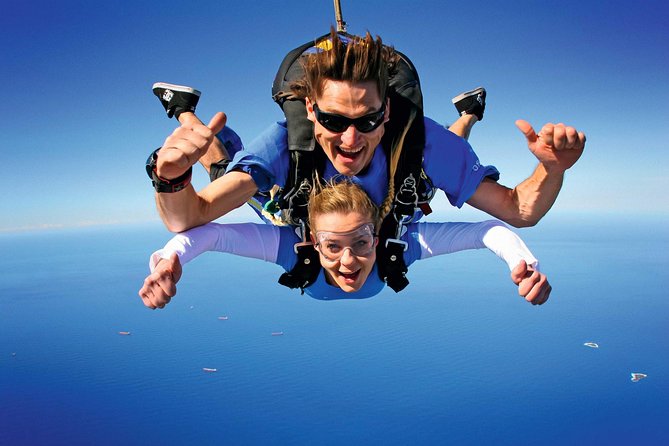 From Sydney: Tandem Skydive Experience over Wollongong Beach - Price and logistics: what $286.18 really buys