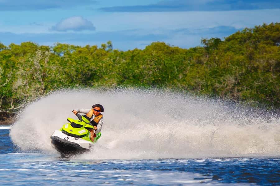 Gold Coast: 1-Hour Jet Ski Ride -No slow zones + Free Photos - How the guides pace the group, so you can go at your comfort level