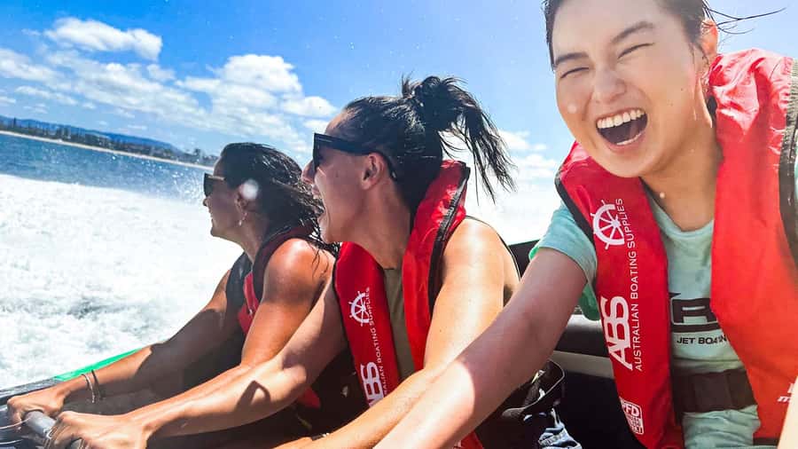 Gold Coast: 360-Degree High-Speed Jet Boat Adventure - Surfers Paradise shuttle: a simple start if you are beachside