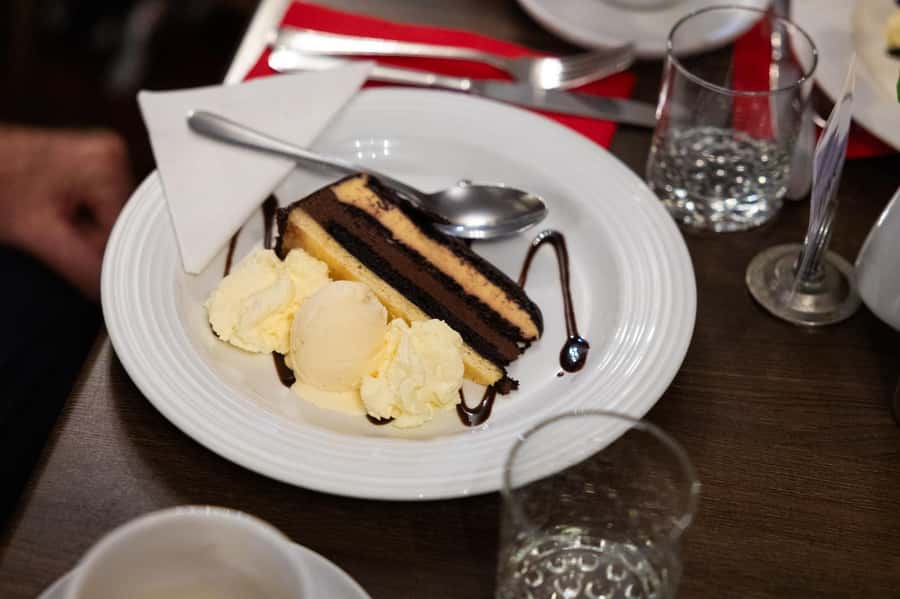 Gold Coast: Evening Rainforest and Glow Worm Experience - Dessert and hot drinks: the unglamorous part that works