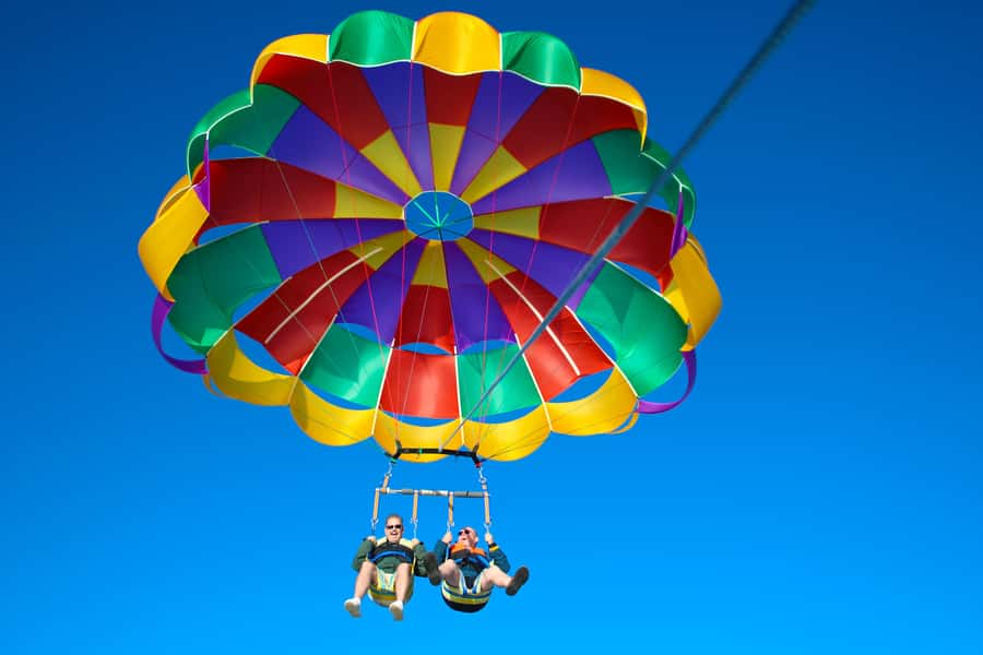 Gold Coast: Surfers Paradise Parasailing with Free Photos - The boat ride matters more than you think