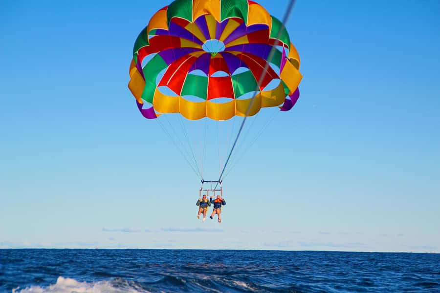 Gold Coast: Surfers Paradise Parasailing with Free Photos - Safety first, and who needs to rethink it