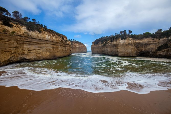 Great Ocean Road and Wildlife Tour for Backpackers aged 18-35 - Morning pickup and the 7:00 am start you need to plan for