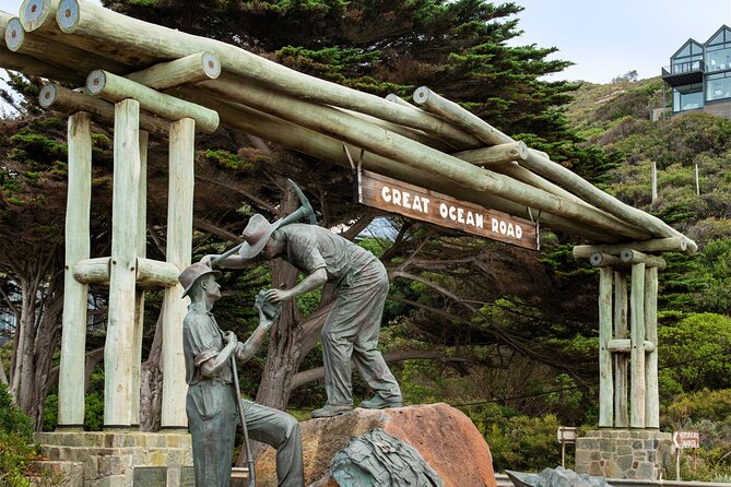 Great Ocean Road Reverse Tour with Iconic Stops & Wildlife - Pickup and coach comfort before the coast even starts