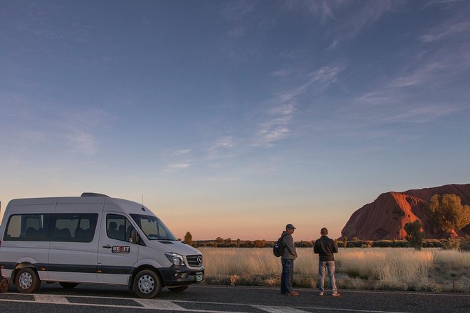 Highlights of Uluru Including Sunrise and Breakfast - Comfort and group size: why the small van changes the day
