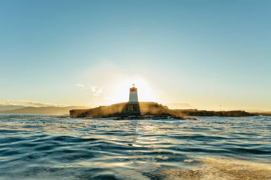 Hobart: 2.5-hour Iron Pot Lighthouse Cruise - Australia’s oldest lighthouse: Iron Pot, Storm Bay, and the story behind it
